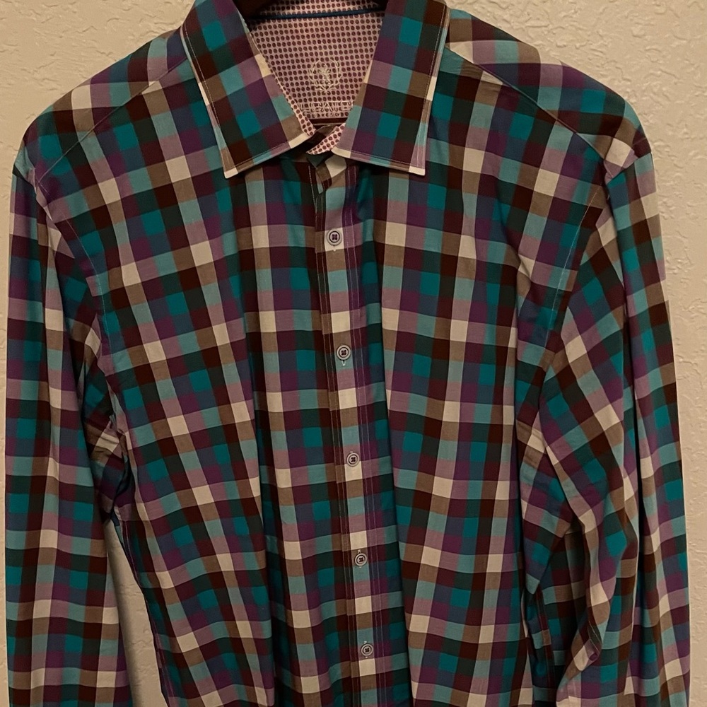 Bugatchi dress shirt gentle use/dry clean shaped fit